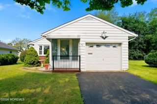 65 Sunflower Lane, Toms River, NJ 08755