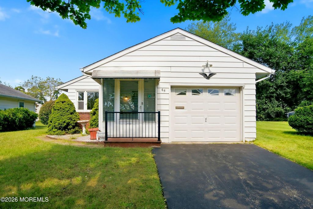 65 Sunflower Lane, Toms River, NJ 08755
