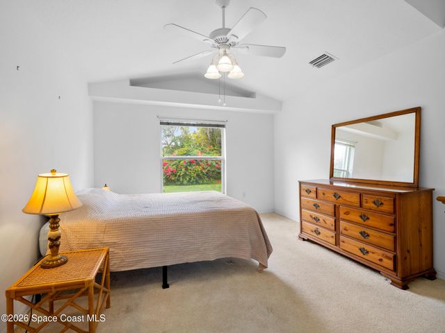 1060 Pine Creek Circle NE, Palm Bay, FL 32905