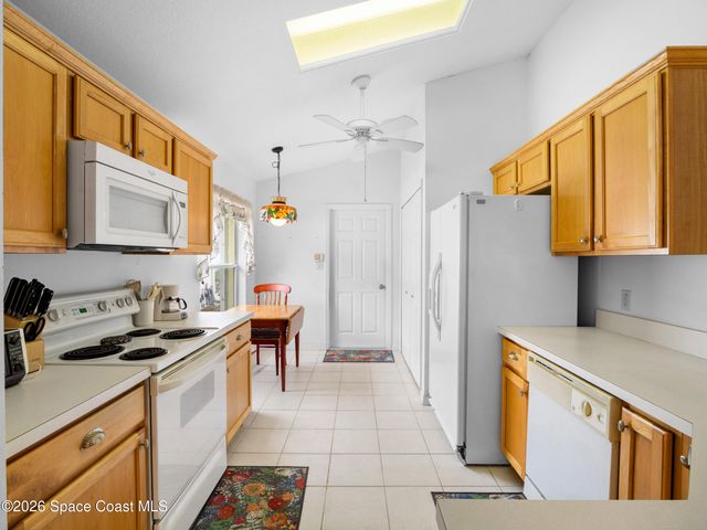 1060 Pine Creek Circle NE, Palm Bay, FL 32905