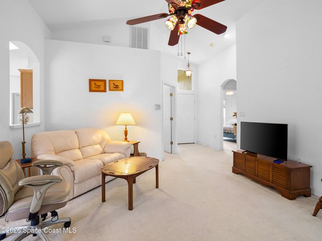 1060 Pine Creek Circle NE, Palm Bay, FL 32905