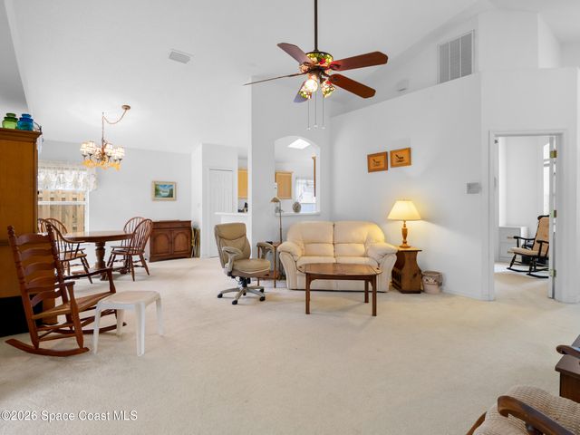 1060 Pine Creek Circle NE, Palm Bay, FL 32905