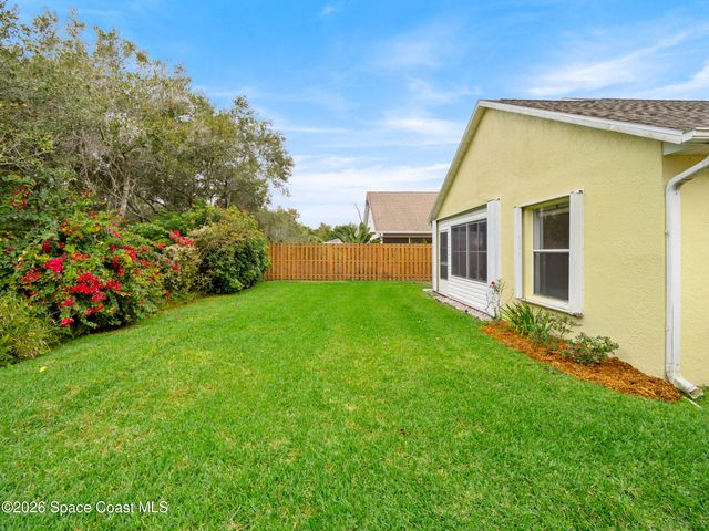 1060 Pine Creek Circle NE, Palm Bay, FL 32905