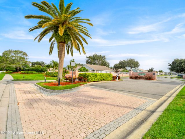 1060 Pine Creek Circle NE, Palm Bay, FL 32905