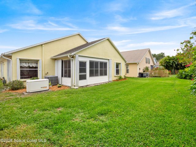 1060 Pine Creek Circle NE, Palm Bay, FL 32905