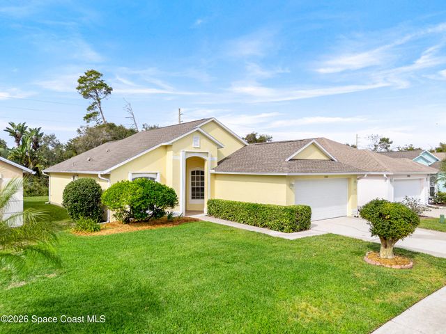 1060 Pine Creek Circle NE, Palm Bay, FL 32905