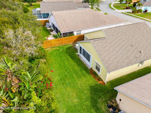 1060 Pine Creek Circle NE, Palm Bay, FL 32905