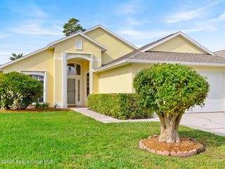 1060 Pine Creek Circle NE, Palm Bay, FL 32905