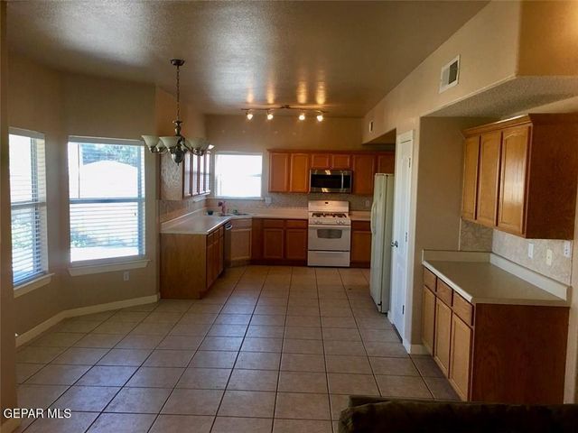 3112 TIERRA BOWLES Drive, El Paso, TX 79938