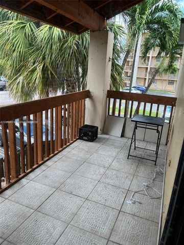 10135 NW 9th St Cir 5-208, Miami, FL 33172