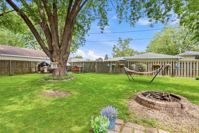 372 MARK COURT, Neenah, WI 54956