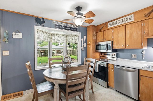 372 MARK COURT, Neenah, WI 54956