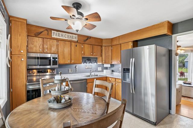 372 MARK COURT, Neenah, WI 54956