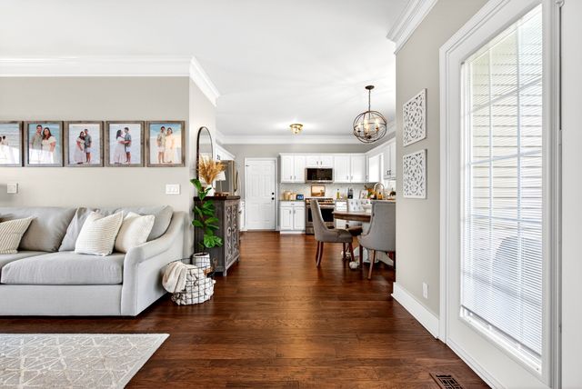 3098 Autumn Bluff Ct, Clarksville, TN 37040