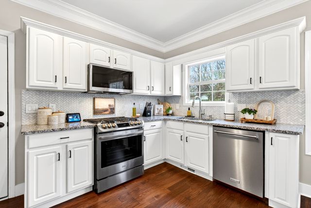 3098 Autumn Bluff Ct, Clarksville, TN 37040