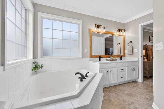 3098 Autumn Bluff Ct, Clarksville, TN 37040