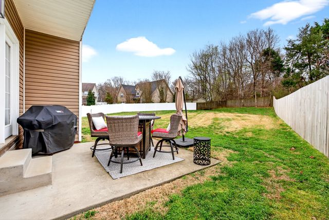 3098 Autumn Bluff Ct, Clarksville, TN 37040