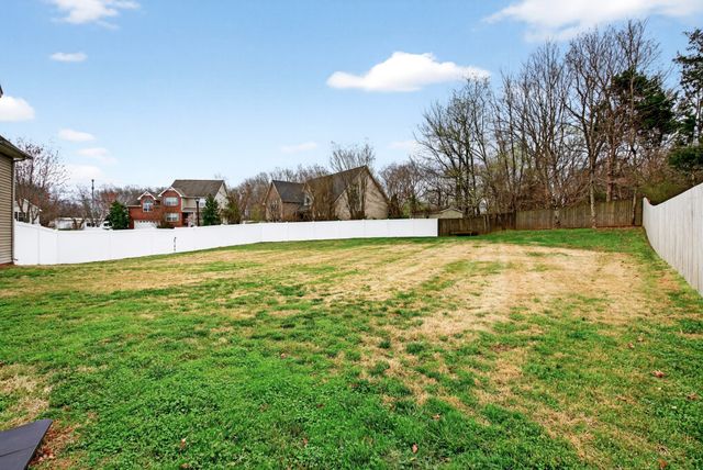 3098 Autumn Bluff Ct, Clarksville, TN 37040