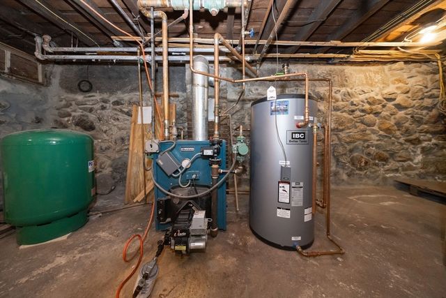 21 Maple St, Bellingham, MA 02019