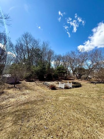 21 Maple St, Bellingham, MA 02019