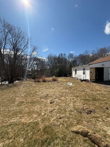 21 Maple St, Bellingham, MA 02019