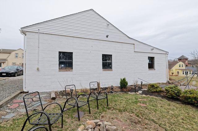 21 Maple St, Bellingham, MA 02019