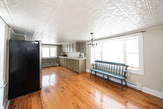 21 Maple St, Bellingham, MA 02019