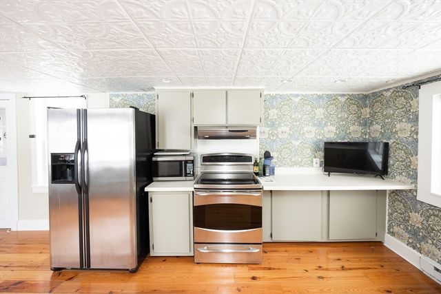 21 Maple St, Bellingham, MA 02019