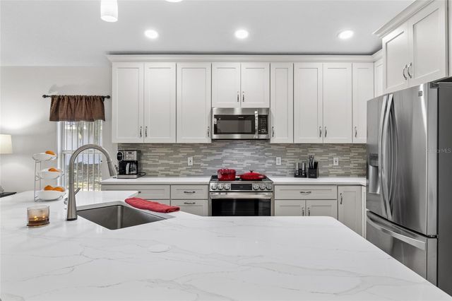 860 GRAND HUGHEY COURT, Apopka, FL 32712