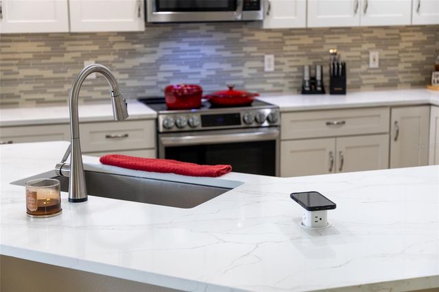 860 GRAND HUGHEY COURT, Apopka, FL 32712