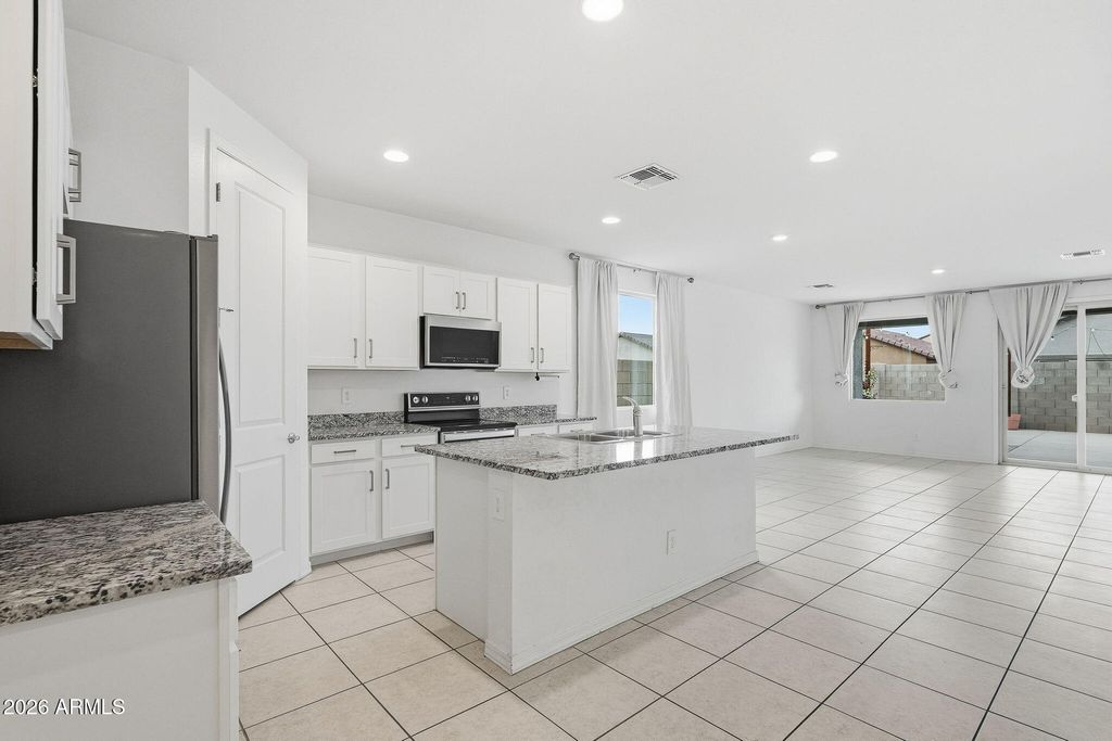 36284 W SAN CLEMENTE Avenue, Maricopa, AZ 85138 — photo 2