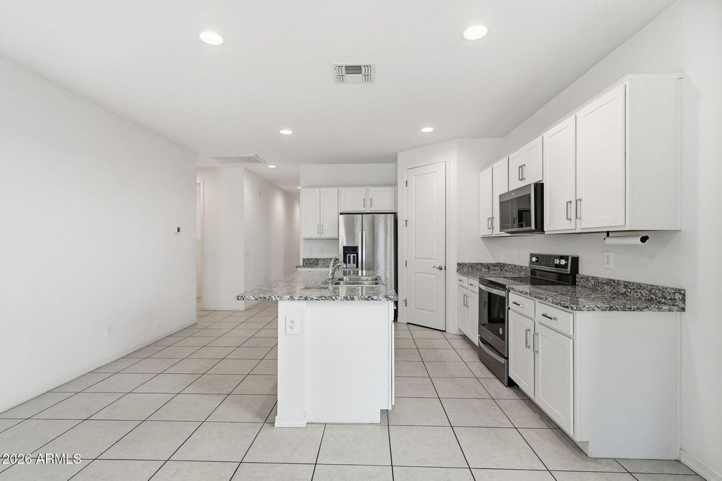 36284 W SAN CLEMENTE Avenue, Maricopa, AZ 85138 — photo 4