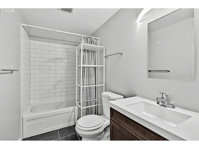 945 MADISON St, Eugene, OR 97402