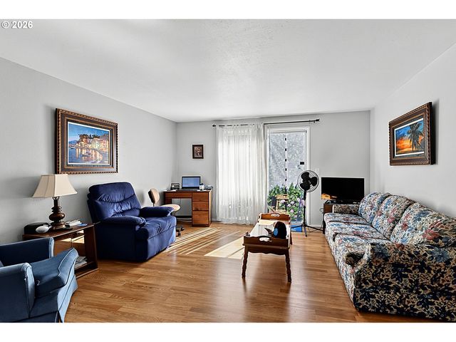945 MADISON St, Eugene, OR 97402