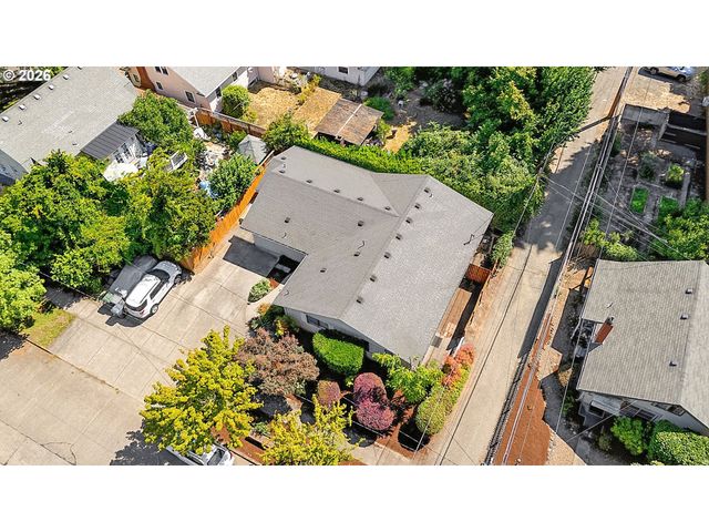 945 MADISON St, Eugene, OR 97402