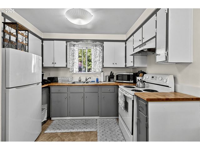 945 MADISON St, Eugene, OR 97402