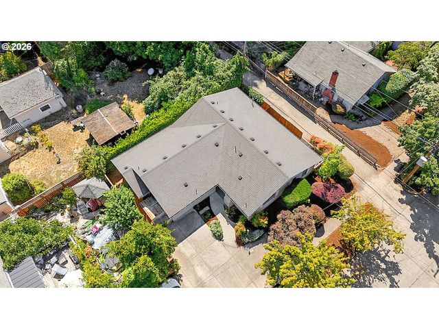 945 MADISON St, Eugene, OR 97402