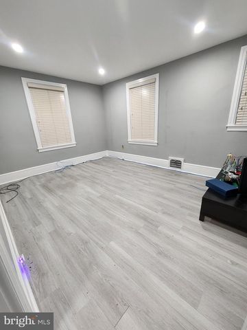 80 E MAIN ST, Marlton, NJ 08053