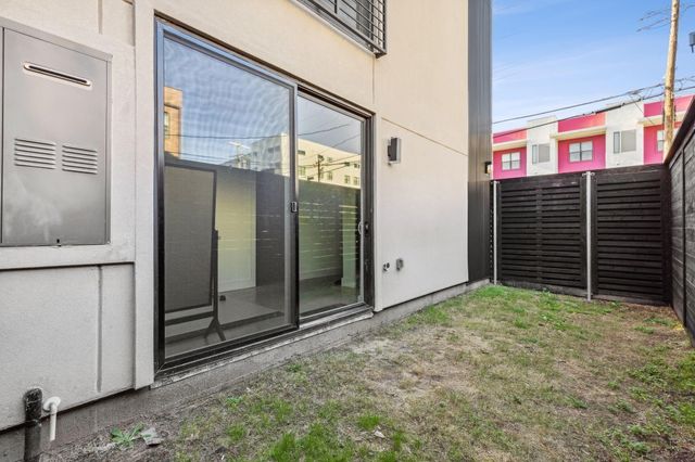 2912 Hawthorne Avenue 101, Dallas, TX 75219
