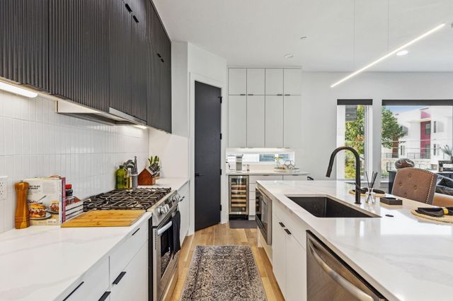 2912 Hawthorne Avenue 101, Dallas, TX 75219