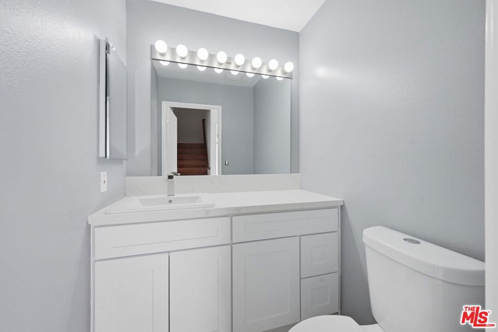 Image 14 of property listing at 13091 Hubbard Street 5, Sylmar, CA 91342