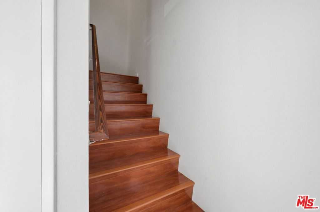 Image 15 of property listing at 13091 Hubbard Street 5, Sylmar, CA 91342