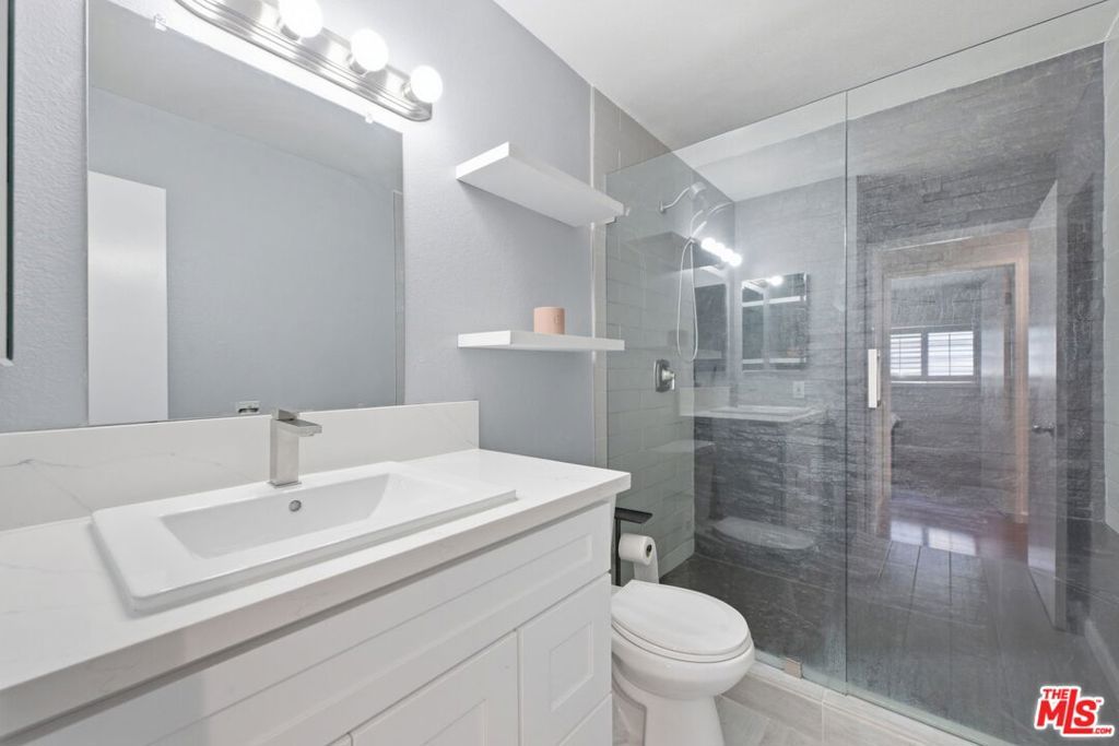 Image 19 of property listing at 13091 Hubbard Street 5, Sylmar, CA 91342