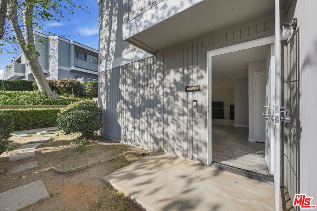 Image 2 of property listing at 13091 Hubbard Street 5, Sylmar, CA 91342