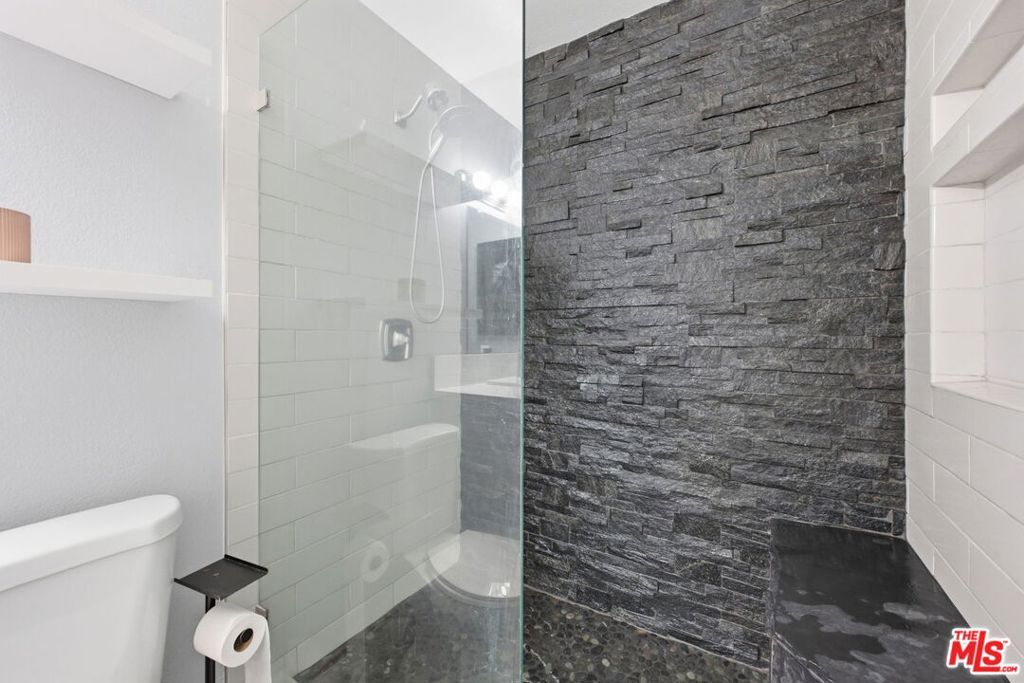 Image 20 of property listing at 13091 Hubbard Street 5, Sylmar, CA 91342