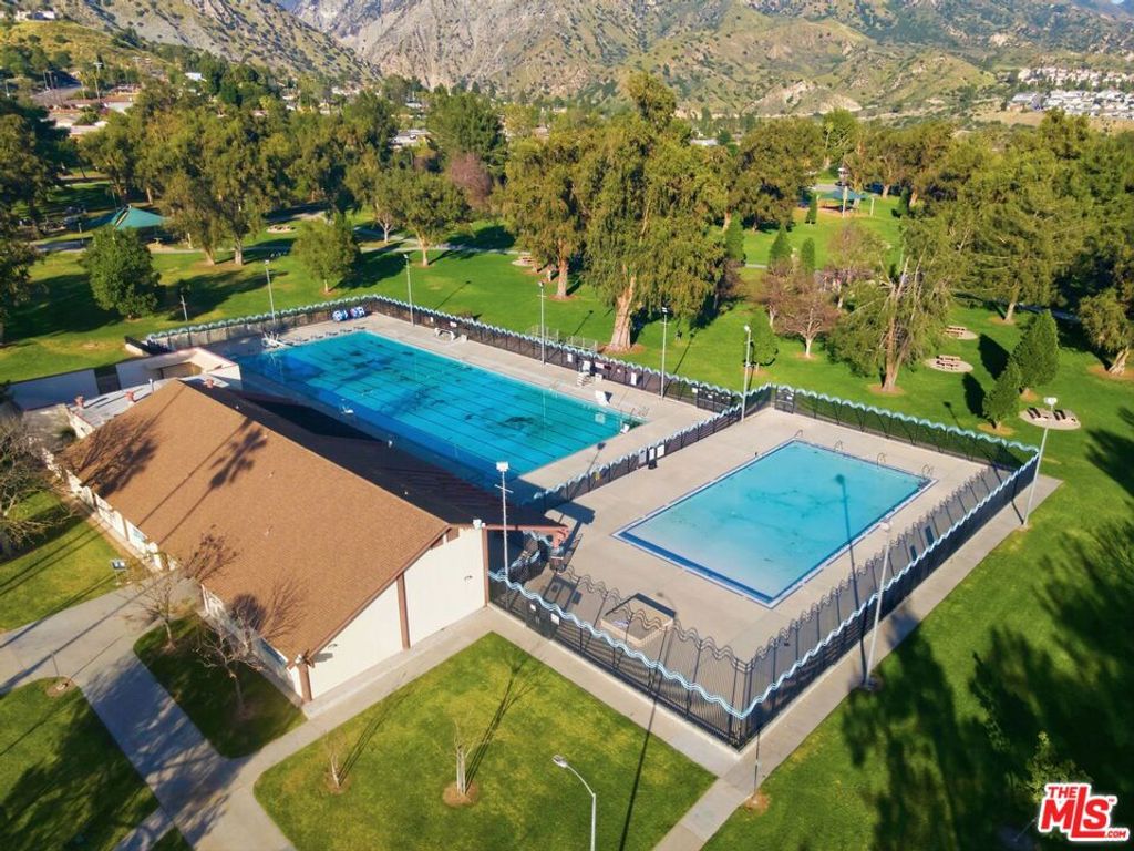 Image 28 of property listing at 13091 Hubbard Street 5, Sylmar, CA 91342