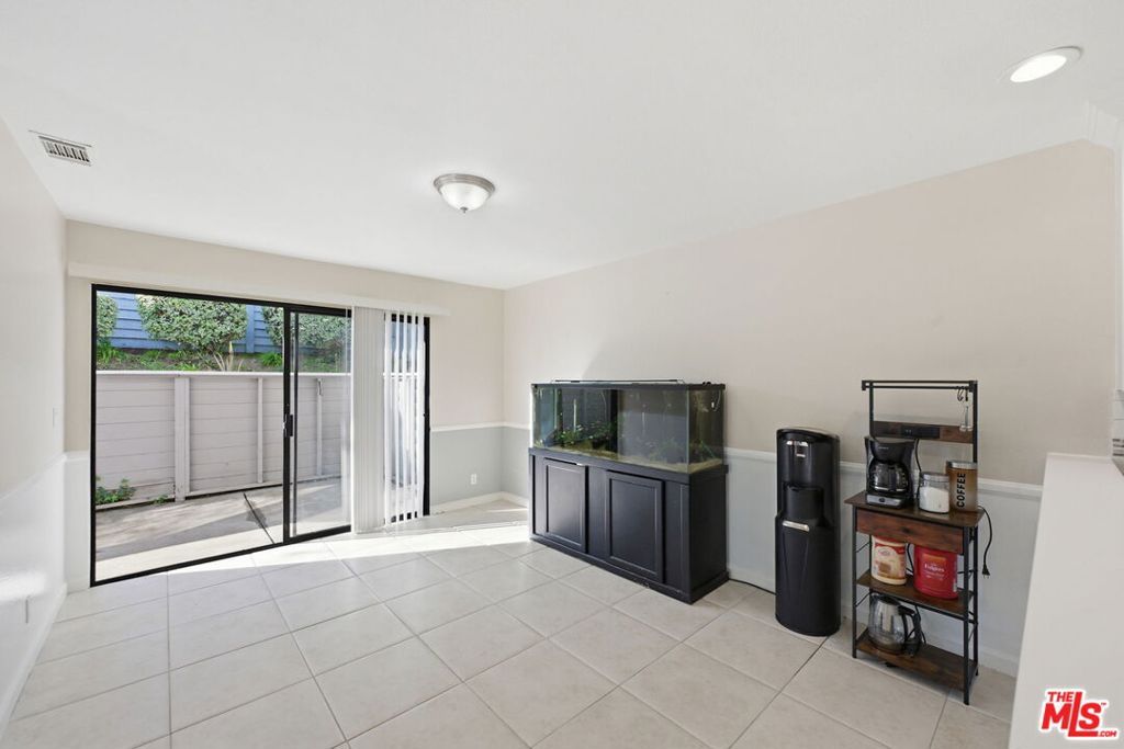 Image 5 of property listing at 13091 Hubbard Street 5, Sylmar, CA 91342