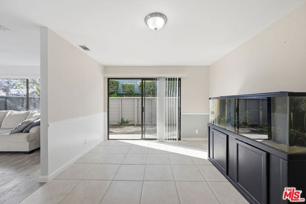 Image 6 of property listing at 13091 Hubbard Street 5, Sylmar, CA 91342