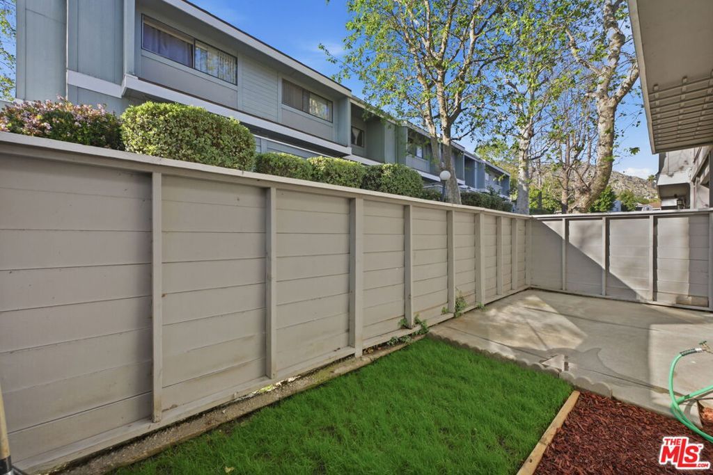 Image 8 of property listing at 13091 Hubbard Street 5, Sylmar, CA 91342