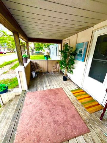 709 Oak Avenue, Muskegon, MI 49442